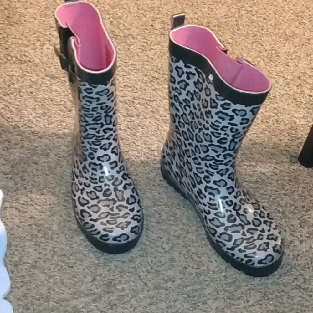 Rain boots size 9